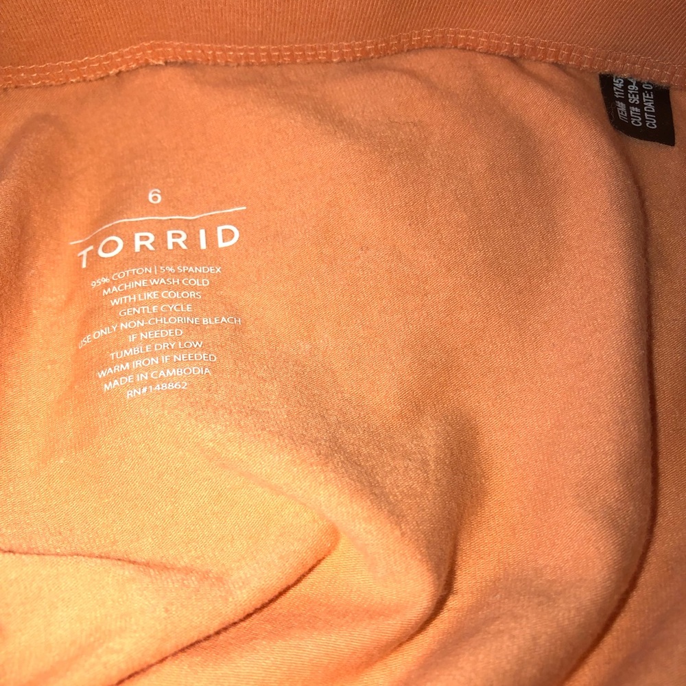 Torrid 2 prs White & Peach Leggings wms plus sz 6x(30) - Picture 9 of 12